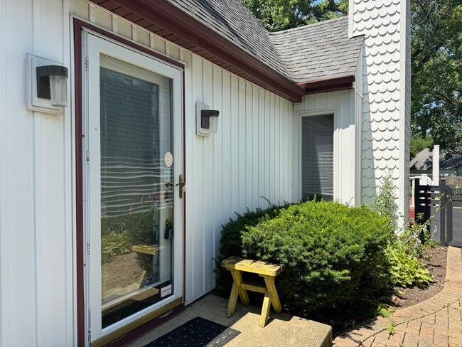 Photo - 6652 Fernwood Dr
