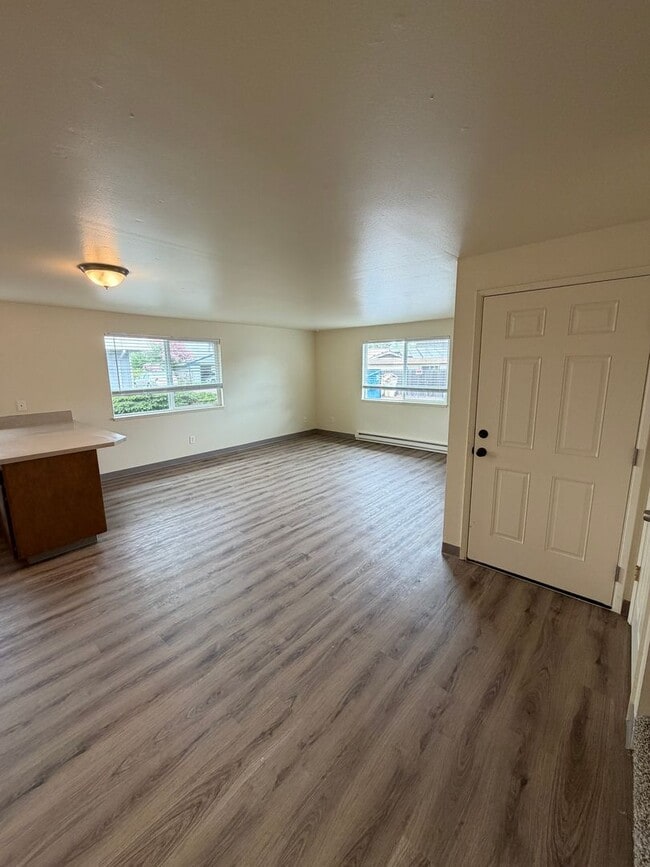 Photo - (526) Halpert Duplexes - 4 Bedroom / 2 Bathroom Unit 1427