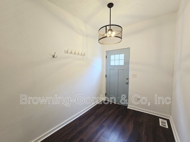 Photo - 1218B Chester Ave