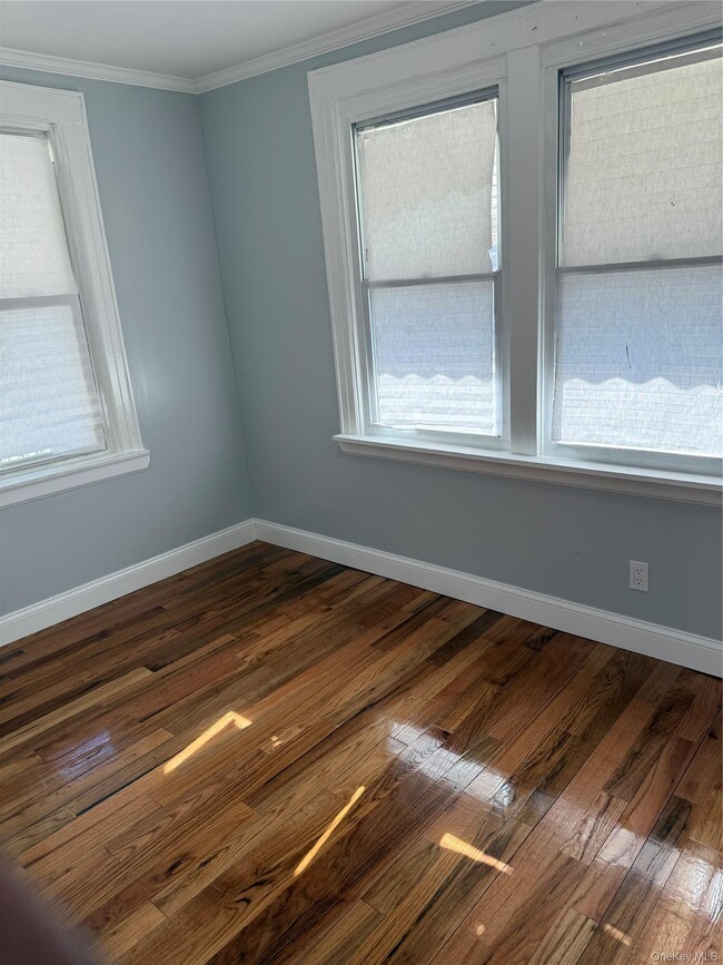 Photo - 111-33 208th St