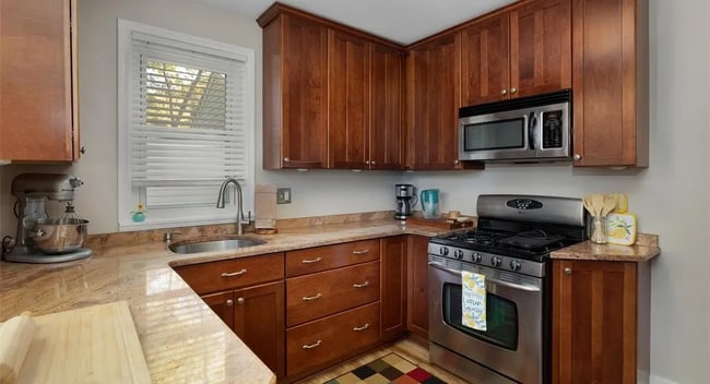 Photo - 1793 Channing St