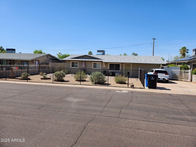 Building Photo - 2507 E Campo Bello Dr Rental