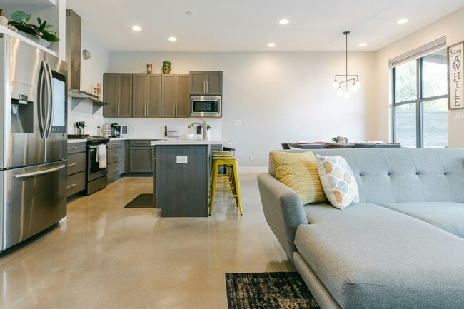 Photo - 203 Nogalitos St