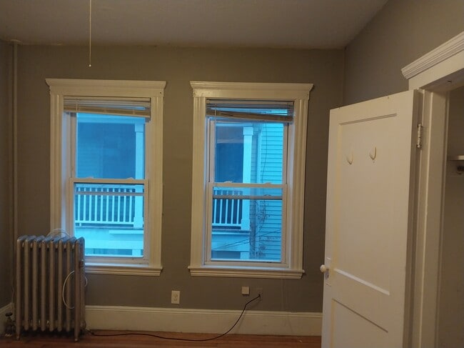 Building Photo - 3 Mace Pl Unit 2