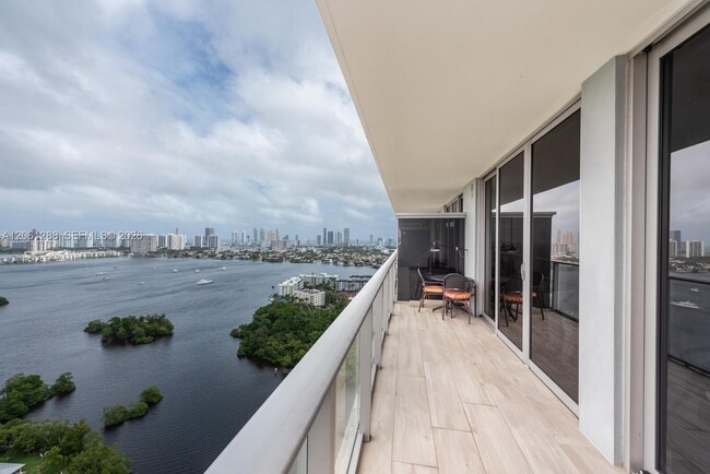 Building Photo - 16385 Biscayne Blvd Unit 2904