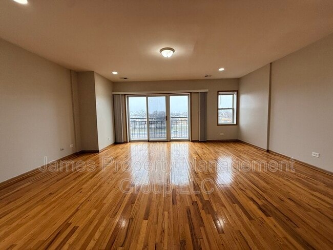 Photo - 2729 W Congress Pkwy