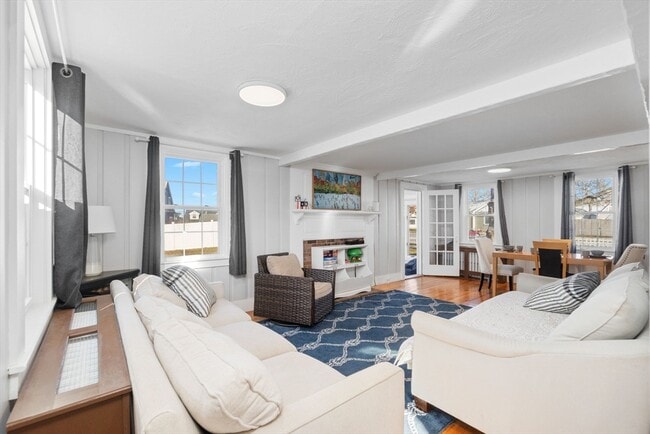 Photo - 32 Woodside Ave