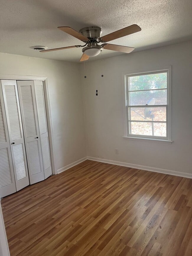 1115 Oakwood Dr
