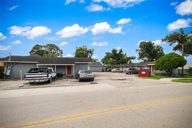 Building Photo - 13928 Bandera St Unit 7