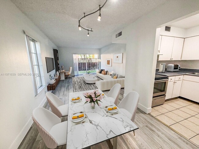 Building Photo - 5102 NW 79th Ave Unit 105