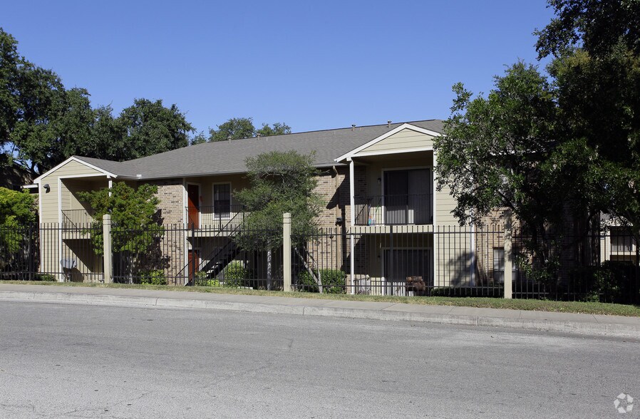The Hollows Apartments In San Antonio The Hollows Apartments In San Antonio