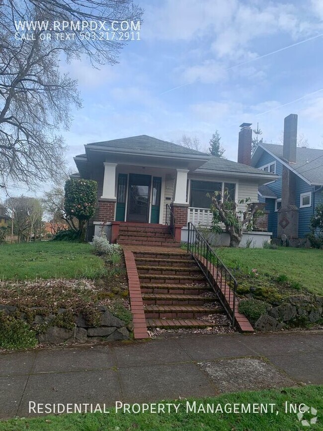 Building Photo - 1928 Laurelhurst Bungalow on Corner Lot Rental