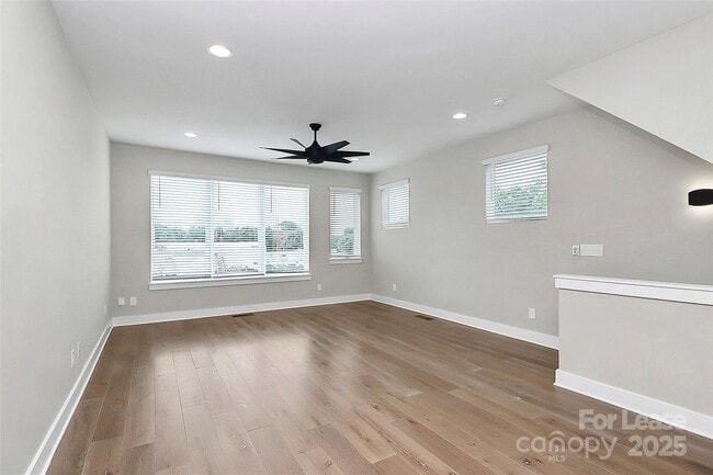 Photo - 1927 W Trade St