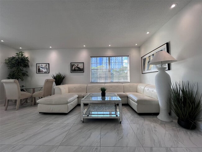 Photo - 601 SE 5th Ct Unit 301