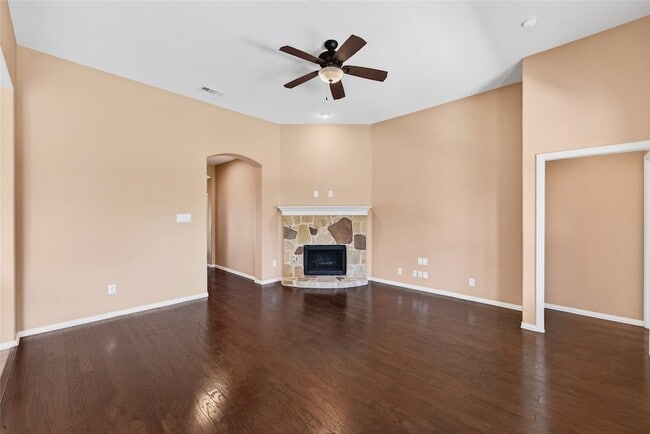 Photo - 417 Hackberry Dr