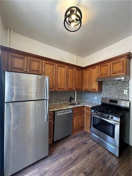 Building Photo - 580A Quincy St Unit 2