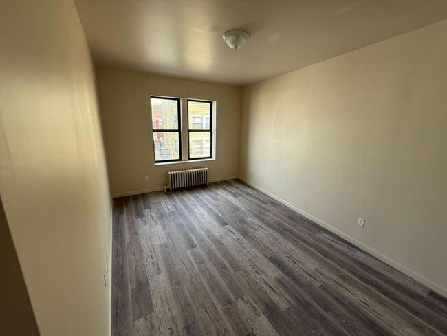 Building Photo - 36 Bruce Ave Rental