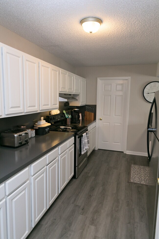 Catawba Place 2 Bed Kitchen (Layout A) - Apartments on 20th
