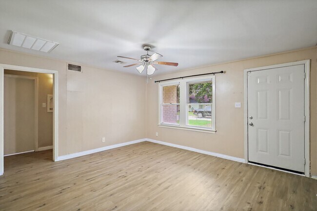 Photo - 946 Milam St