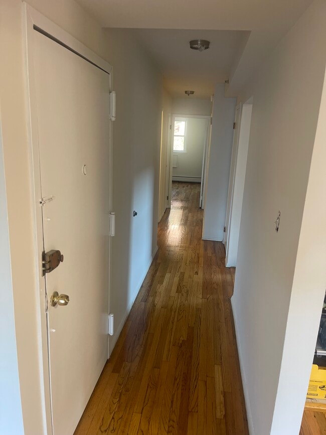 Photo - 14911 Roosevelt Ave Unit 2 Floor