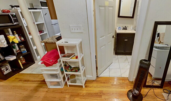 Photo - 157-137 Hemenway St