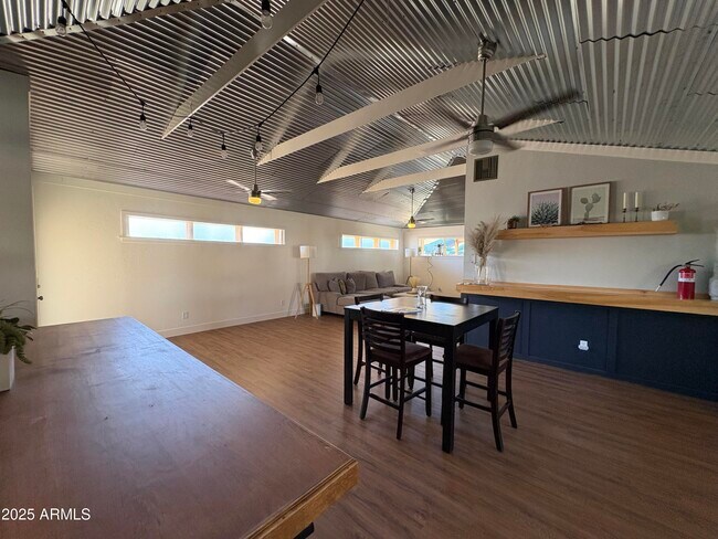 Photo - 422 W Eva St