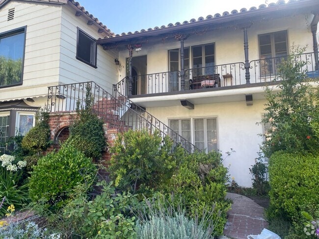 Building Photo - 913 Le Doux Rd Rental