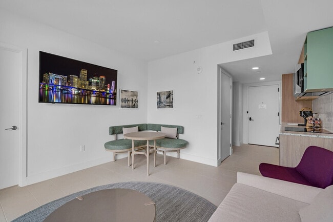 Photo - 125 NE 6th St Unidad SI ID1540475P