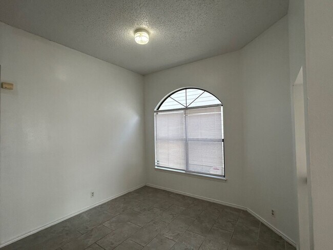 Photo - AVAILABLE NOW 4 BED/ 2 BA HOUSE FOR RENT! ...