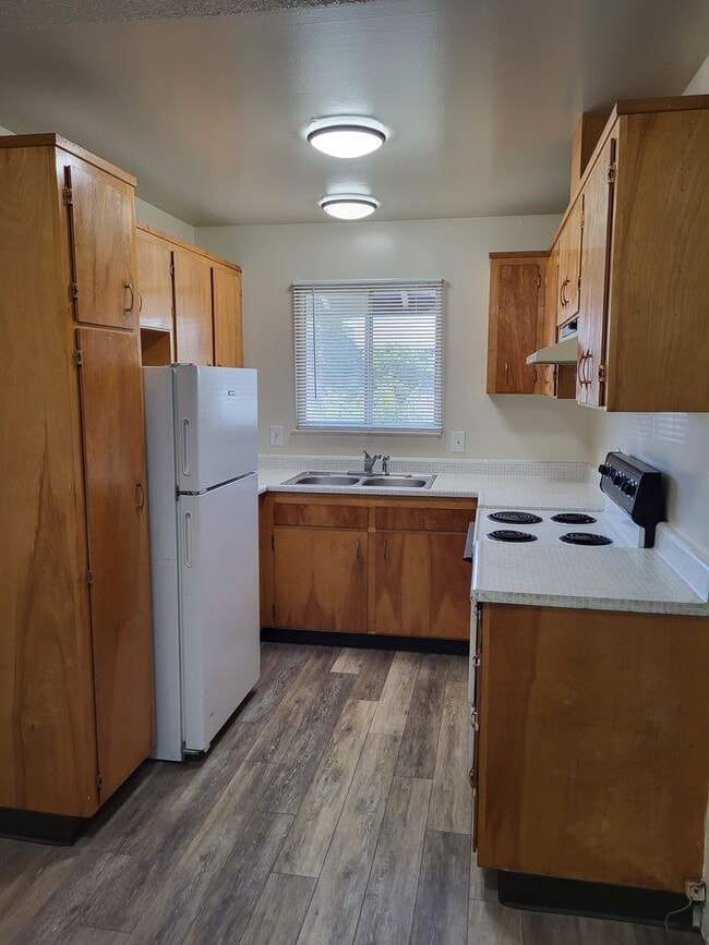Photo - 1700 E Long St Unit 1700 E Long St