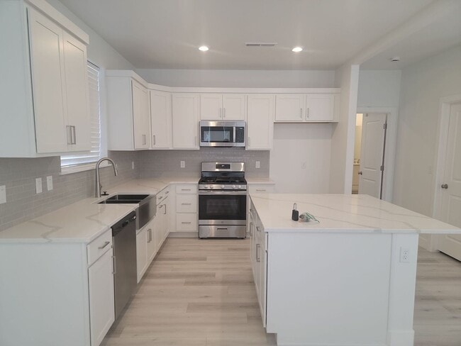 Building Photo - Luxury Living in Desert Color - Stunning 4... Rental