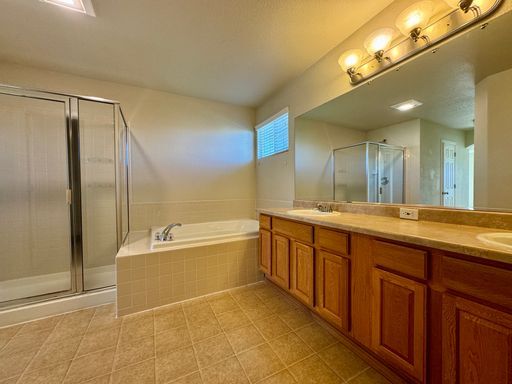 Photo - 3 Bedroom Home With Plenty of Space! Avail...