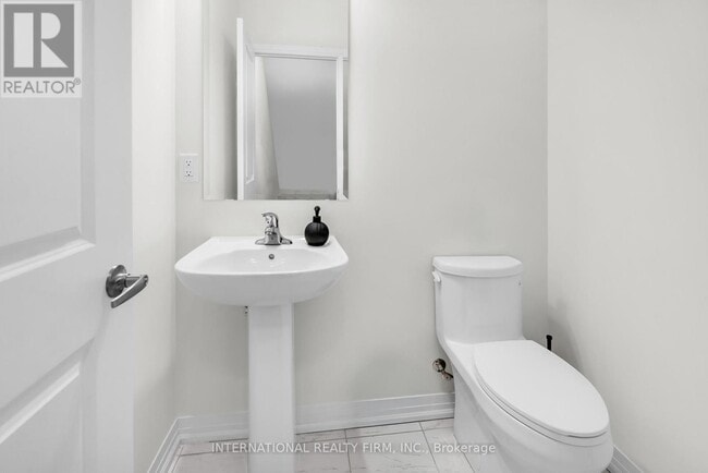 Photo - 148 Turnberry Ln