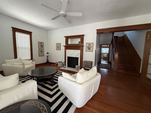 Photo - 415 W Franklin St