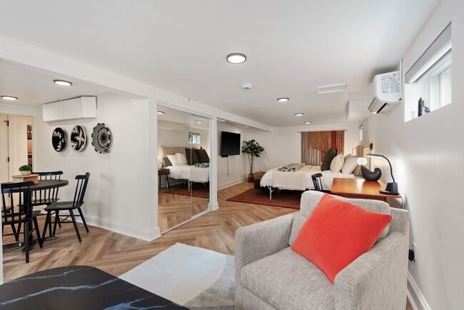 Building Photo - 2314 NE Flanders St