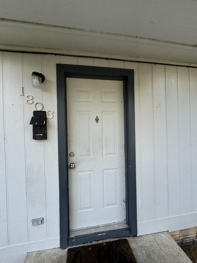 Photo - 1806 Mulford St