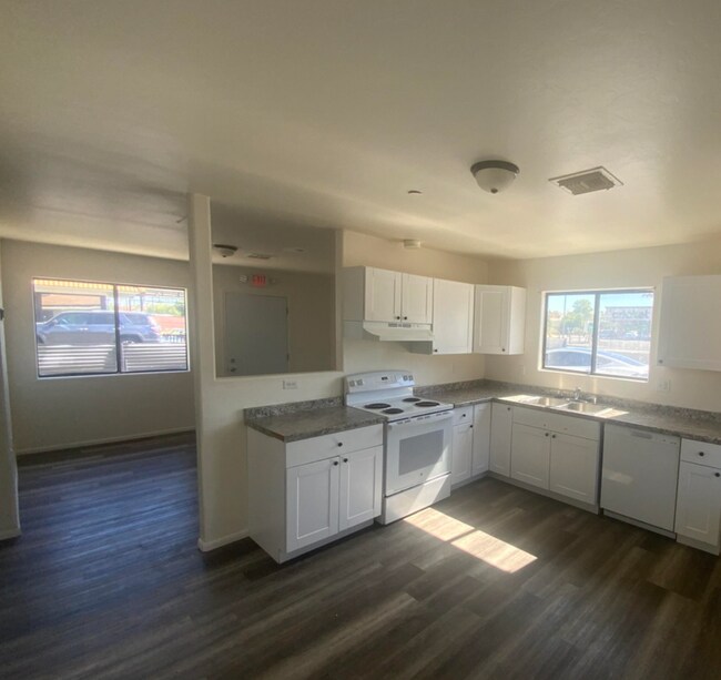 Photo - 1460 W St Marys Rd