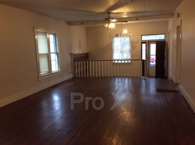 Photo - 418 W 9th St