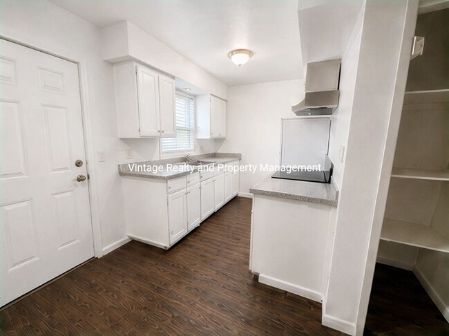Photo - Updated 2-bedroom, 1 bathroom Tri-plex unit located in North Stockton.