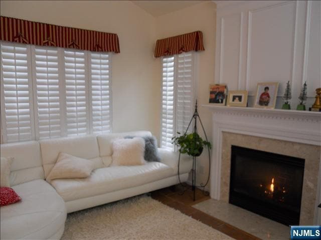 Photo - 85 Buckthorn Ct
