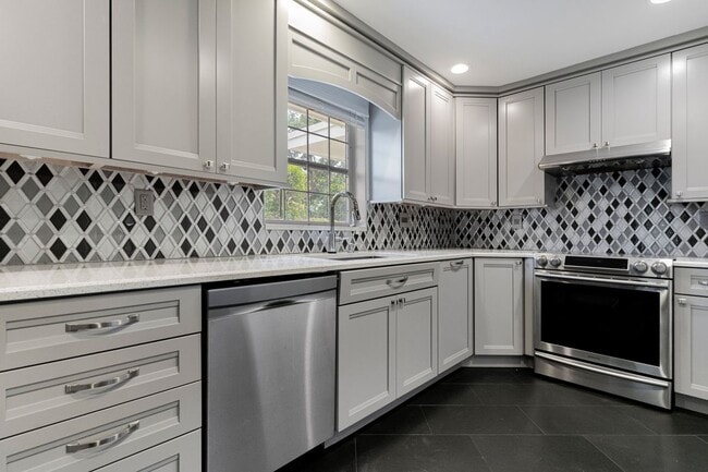 Photo - 276 SW 7th Ave