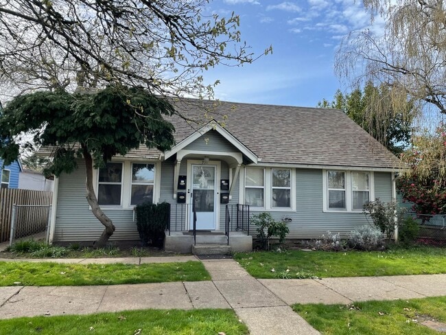 Building Photo - 771 21st St SE Unit #3 Rental