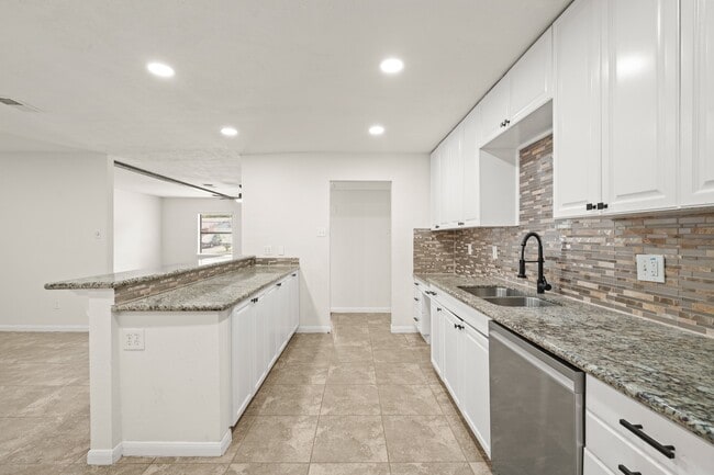 Photo - 6711 Pickett Dr