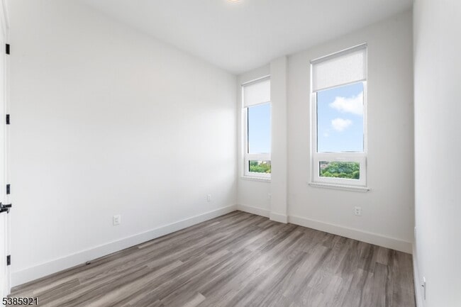 Building Photo - 55 Washington St Unit 4j Rental