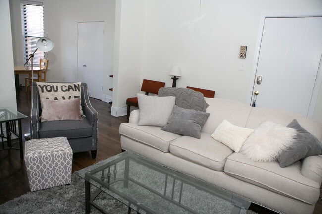 Photo - 2023 N Clifton Ave Unit 2f