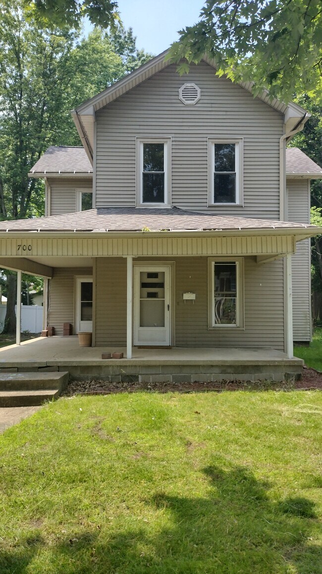 Photo - 700 E High Ave