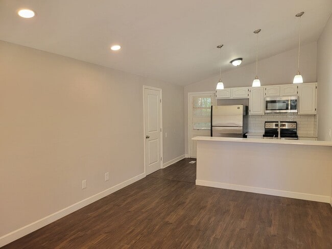 Building Photo - Rent 2 Get 2 Rooms for Free- This home is Priced as a 2bdrm in Intown Atlanta