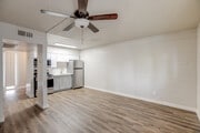Studio, 1BA - 336 SF
