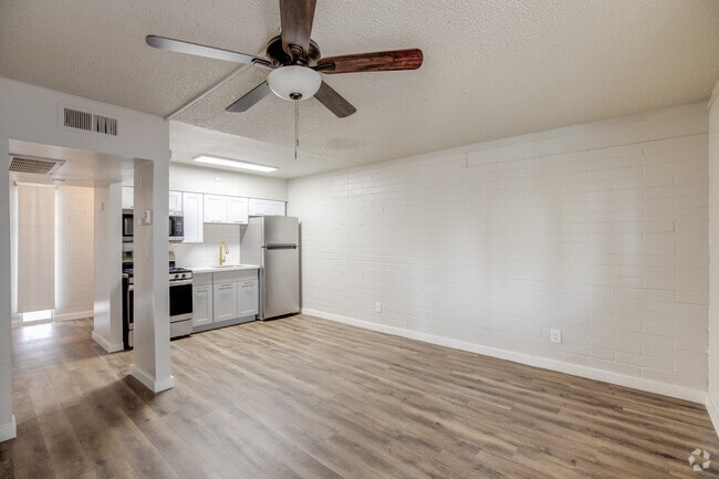 Studio, 1BA - 336 SF