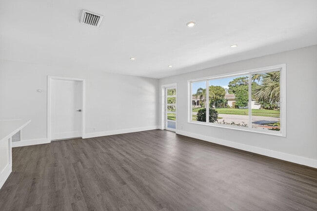 Photo - 954 SE 7th St